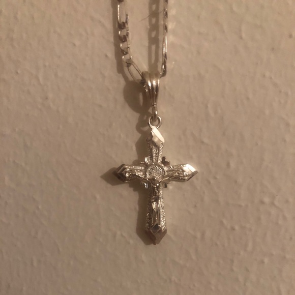925 Sterling Silver Diamond Cut Crucifix & Chain - Picture 2 of 8